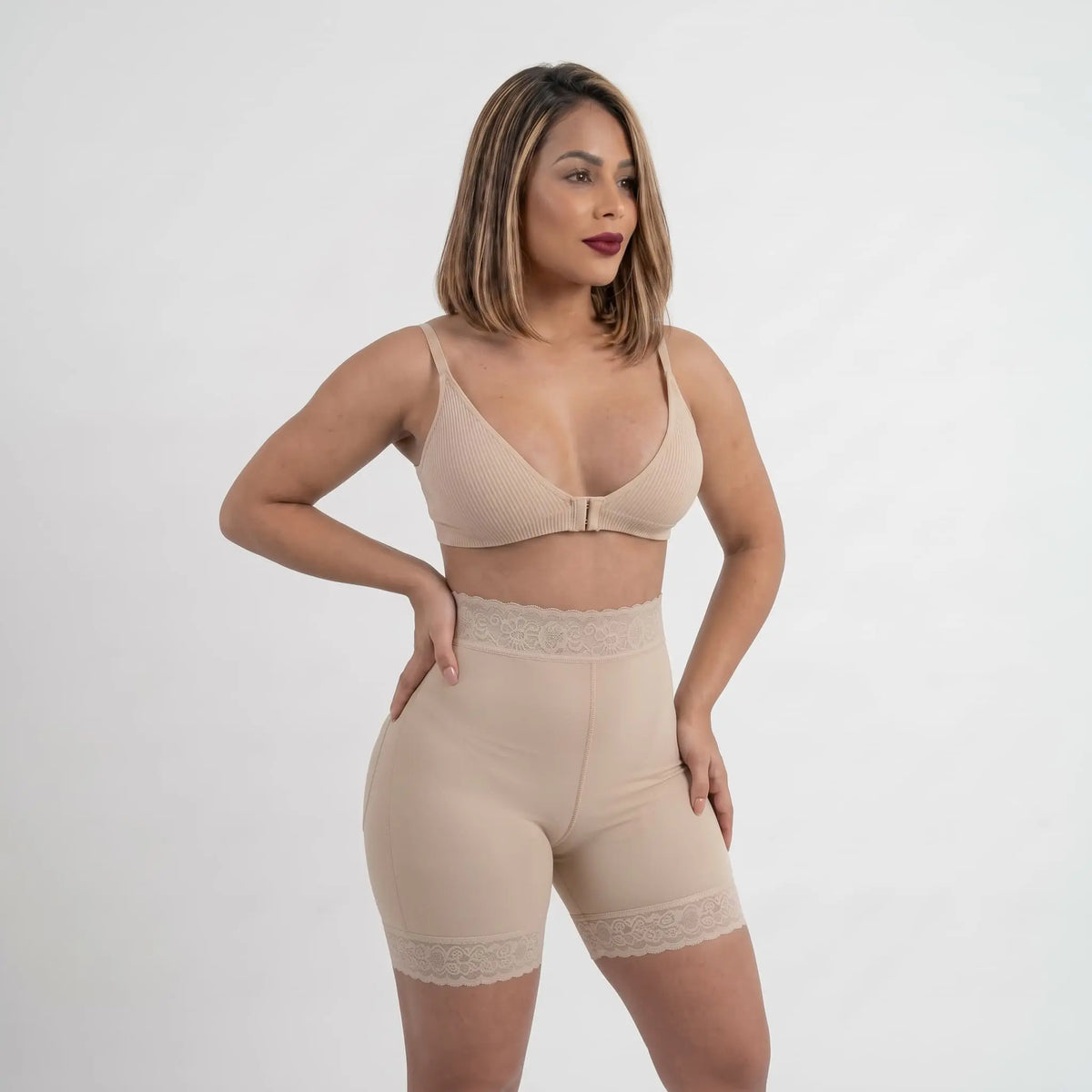 SHORT FAJA 2 EN 1 CON ENCAJE SILICONADA Y LEVANTA GLÚTEOS