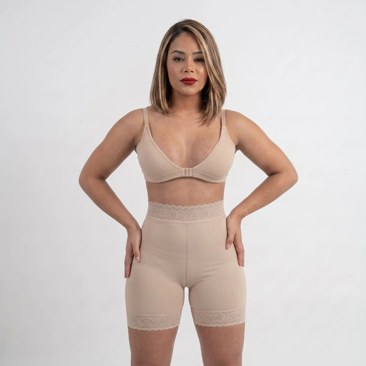 SHORT FAJA 2 EN 1 CON ENCAJE SILICONADA Y LEVANTA GLÚTEOS